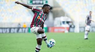 Herói da vitória do Fluminense, Arias se irrita ao ser perguntado sobre saída: 'Chega'