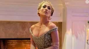 Até J-Lo ama 'Bridgerton'! Cantora faz 55 anos e comemora com festão de luxo - sem Ben Affleck - e inspirado na série da Netflix
