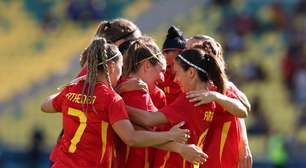 Espanha vira contra o Japão na estreia do futebol feminino