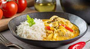 Moqueca de cação rápida: teste o prato cheio de cores e sabores