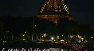 Abertura das Olimpíadas: franceses quebram grade e sobem em equipamentos; veja
