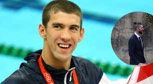 'Irreconhecível': Michael Phelps surge de coque samurai e barba na cerimônia de abertura das Olimpíadas de Paris e impressiona internautas