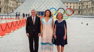 Em Paris, Janja Silva usa vestido de marca brasileira para recepção no Louvre
