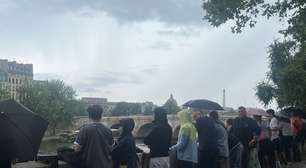 Caos, chuva e expulsão: abertura de Paris-2024 acaba em frustração para torcedores sem ingresso