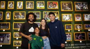 Marcelo visita museu do Fluminense com a família: 'Arrepiado'