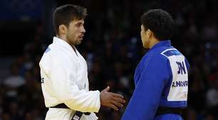 Após perder luta, judoca japonês não cumprimenta rival espanhol e se recusa a deixar tatame