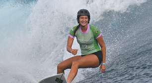 Surfe: Luana Silva leva a melhor em duelo brasileiro da primeira fase feminina em Teahupo'o