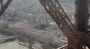 Repórter passa 'sufoco' para mostrar vista de Paris do alto da Torre Eiffel: 'Medo inacreditável'