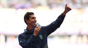 Jogos de Paris: Caio Bonfim recebe medalha um dia após vice na marcha atlética
