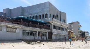 O que se sabe sobre ataque com homem-bomba e atiradores em praia da Somália