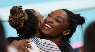 'Eu amo competir com a Rebeca', diz Biles após levar o ouro no salto
