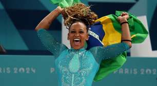 Rebeca desbanca Biles, conquista ouro no solo e se torna maior medalhista do Brasil em Jogos Olímpicos