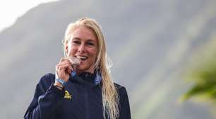 Tatiana Weston-Webb: surfista brasileira cresceu no Havaí, tem sotaque gringo e ama churrasco