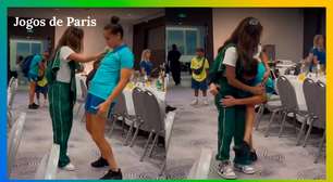 Atacante da Seleção feminina de futebol brinca ao encostar em Rayssa Leal: 'O ouro vai vir'