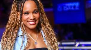 Além do collant! Rebeca curte noite com jaqueta jeans e pretinho