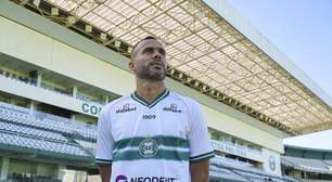 Coritiba rescinde contrato com Fransérgio