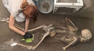 A fascinante descoberta de pequeno tesouro junto a casal morto em Pompeia