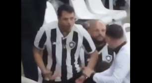 Botafogo identifica torcedor que fez gesto racista à torcida do Palmeiras