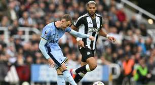 Newcastle leva sufoco em casa, mas vence o Tottenham