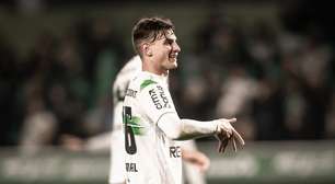 Jorginho rasga elogios a lateral do Coritiba: "é quase imbatível"