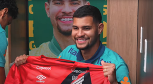 Athletico presenteia jogadores da Seleção Brasileira com kits personalizados