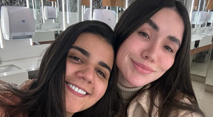 Influenciadora Maria Venture faz surpresa romântica para namorada, a sertaneja Yasmin Santos