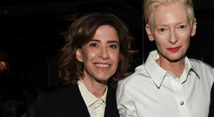 Fernanda Torres aparece de mãos dadas com Tilda Swinton pós-Veneza; veja foto