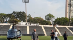 Depay chega ao Parque São Jorge de helicóptero e recebe 'aula' sobre o Corinthians