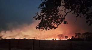 São Paulo continua com incêndios e capital paulista tem 'chuva' de fuligem