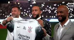 Com roupa brilhante, Memphis é apresentado à torcida do Corinthians