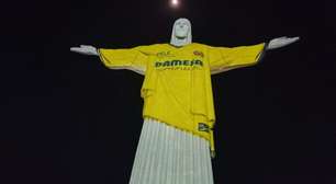 Cristo 'veste' camisa do Villarreal para celebrar parceria com Pelé Academia