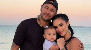 Filha de Neymar encanta ao surgir com joia para passeio; confira