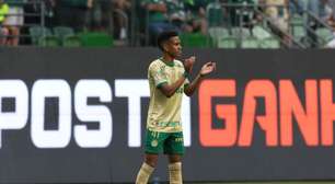 Estêvão comemora goleada do Palmeiras e destaca briga pelo Brasileiro