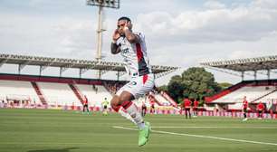 Boa fase! Em vitória contra o Atlético-GO, Alerrandro marcou seu 3º gol nos últimos 4 jogos