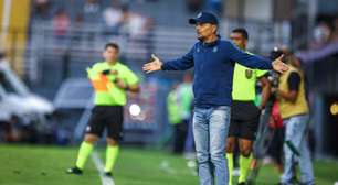 Alexandre Mendes, substituindo Renato Gaúcho, punido pelo STJD, defende jogadores do Grêmio