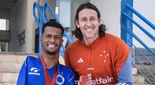 Estrela dos Jogos Paralímpicos, Gabrielzinho conhece atletas do Cruzeiro