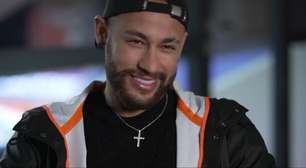 Neymar envia presentes a torcedor que viralizou emocionado nas redes sociais