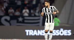 Botafogo tem cautela com lado físico de Alex Telles, que ganhará mais minutagem