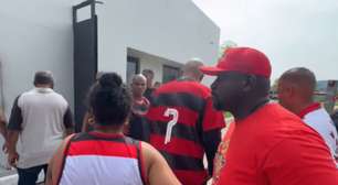 Organizadas do Flamengo fazem manifestação no Ninho do Urubu