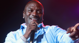 Gente? Sem saber português, Akon compartilha post que massacra seu show no Rock in Rio