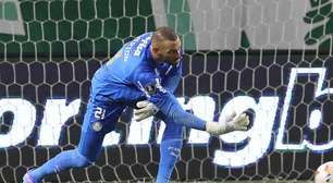 Weverton revela uso de remédio para lidar com dores em vitória do Palmeiras: 'Vamos ver no exame'