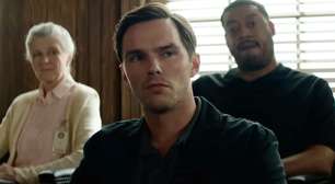 Nicholas Hoult enfrenta dilema moral no trailer do "último" filme de Clint Eastwood