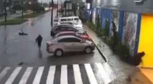 Vídeo: Homem sofre tentativa de homicídio em frente a supermercado de Xangri-lá