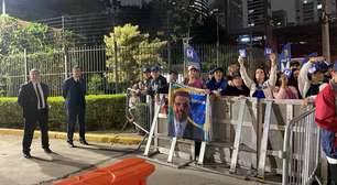 Rivalidade Boulos x Marçal marca chegada à Globo, com venda de itens customizados antes de debate em SP