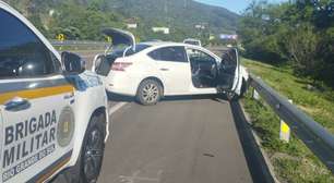 Veículo roubado com placas clonadas é recuperado após perseguição na Freeway