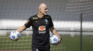 Taffarel se lesiona e CBF 'convoca' preparador de goleiros do São Paulo