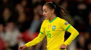 Marta visita jogadora da Seleção em sessão final de quimioterapia