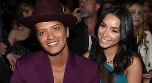 No Brasil, Bruno Mars confirma término com modelo: 'Estou solteiro'