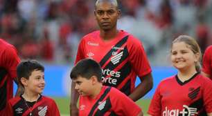 Autuori revela acordo para que Fernandinho siga no Athletico em 2025