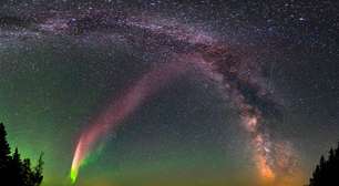 Raro fenômeno 'Steve' ilumina céus do Reino Unido em espetáculo natural